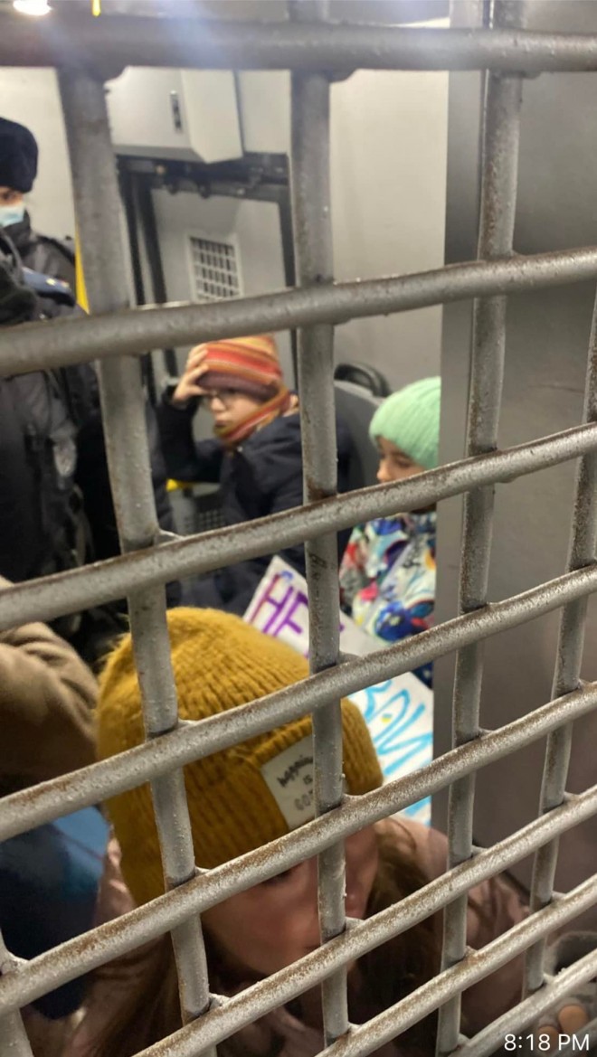 задержанные дети в Москве на фото 2