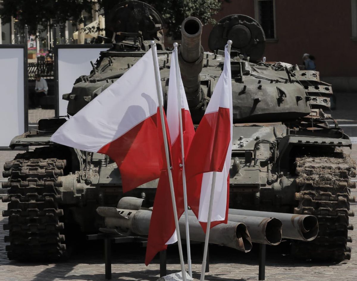 российский танк в центре Варшавы