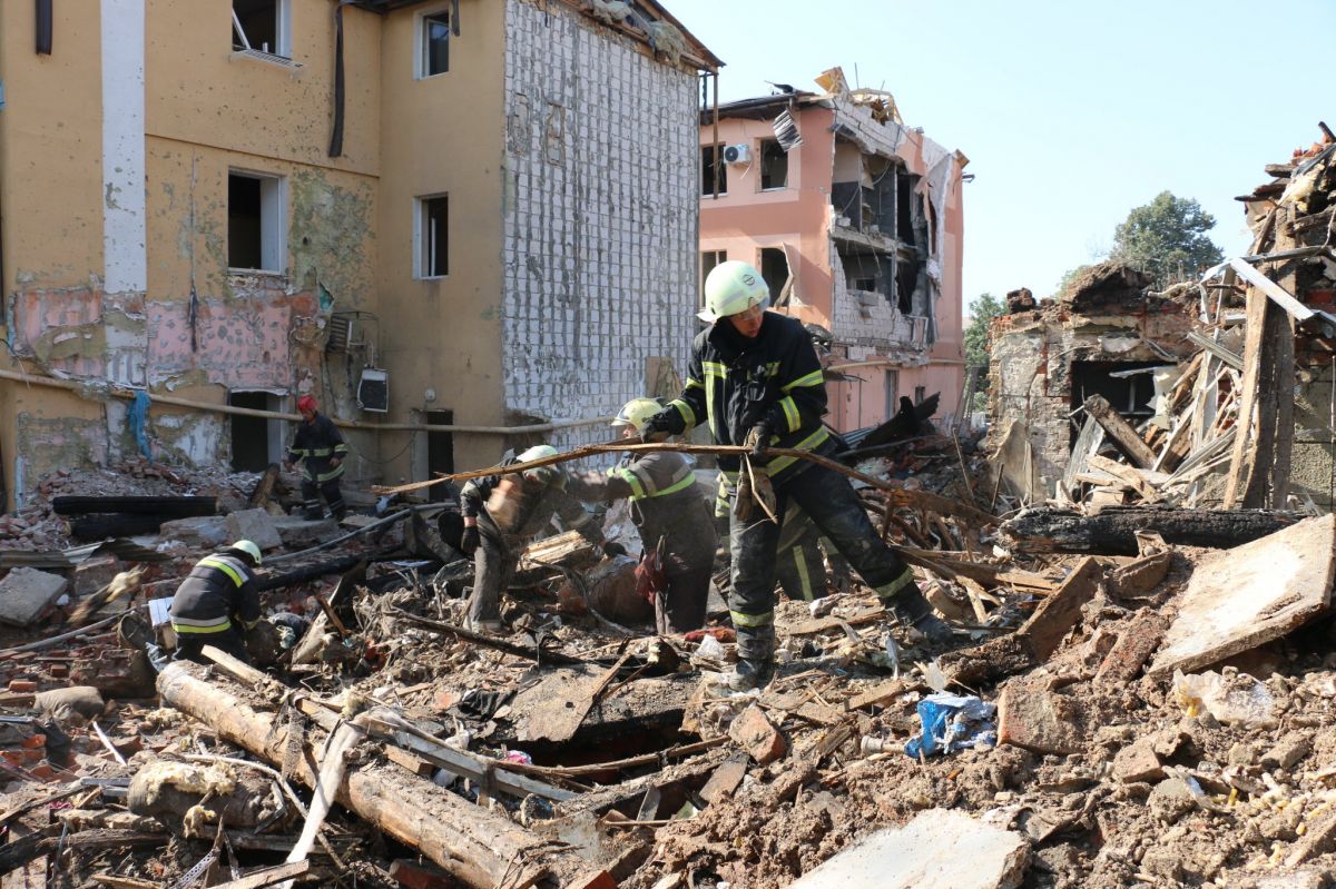 последствия удара по общежитию в Харькове на фото 4