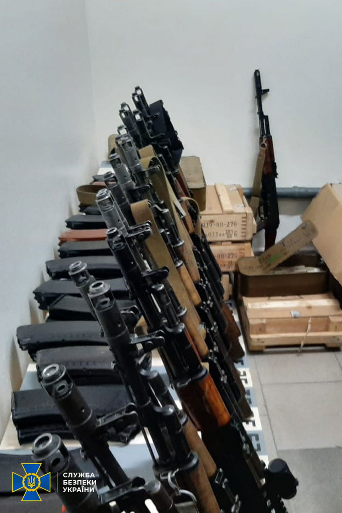 арсенал незарегистрированного оружия в Киеве на фото 1