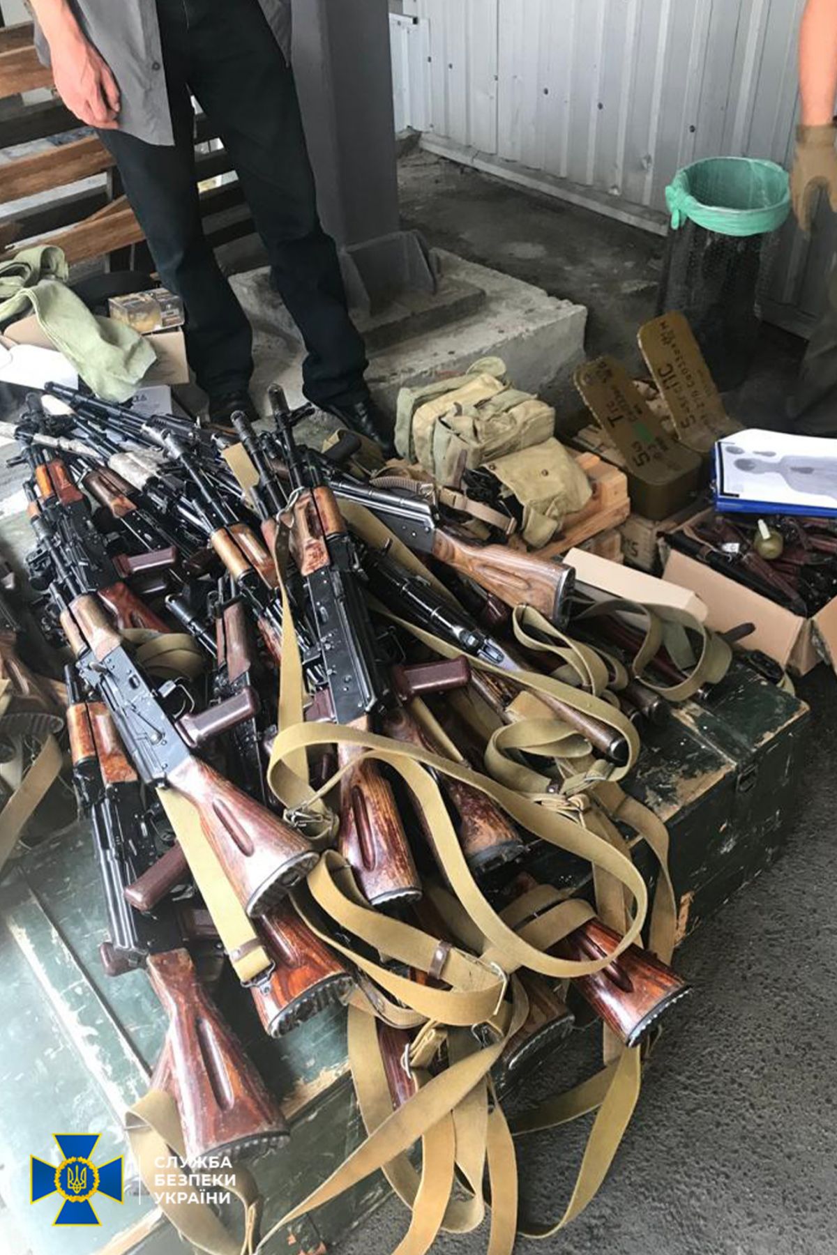 арсенал незарегистрированного оружия в Киеве на фото 5