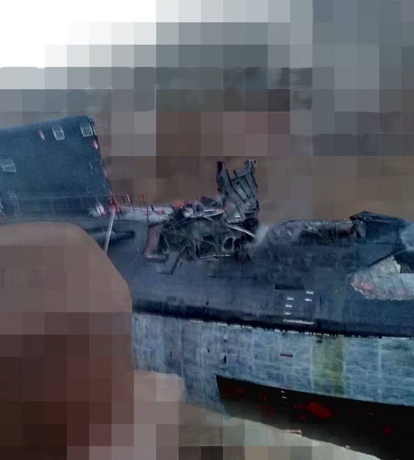 пошкоджений підводний човен фото 1