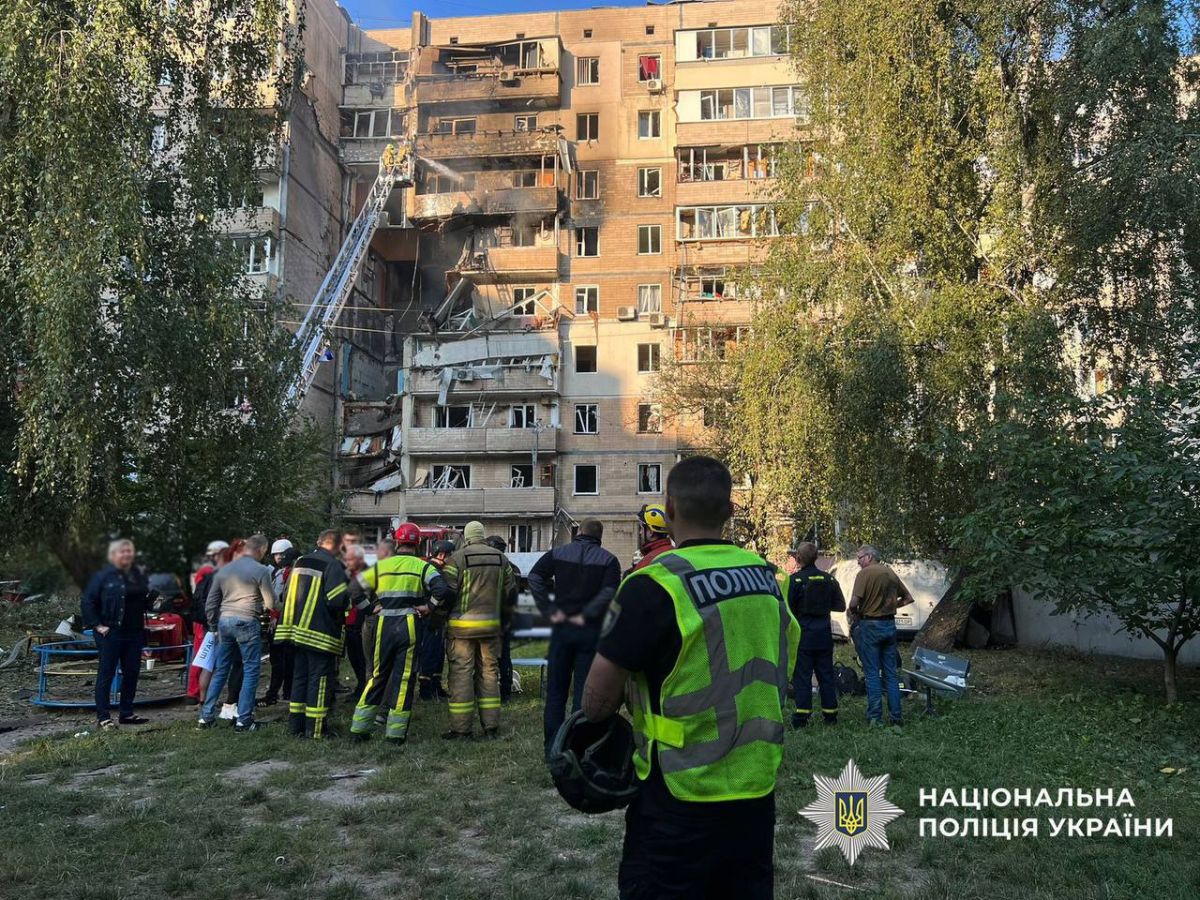 частково зруйнований будинок в Святошинському районі Києва