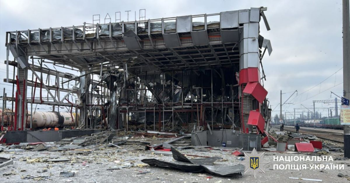 Пассажирский вокзал в Фастове после обстрела