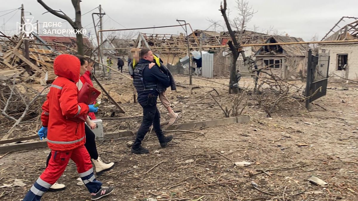 Наслідки удару КАБами по Запоріжжю йта передмістю