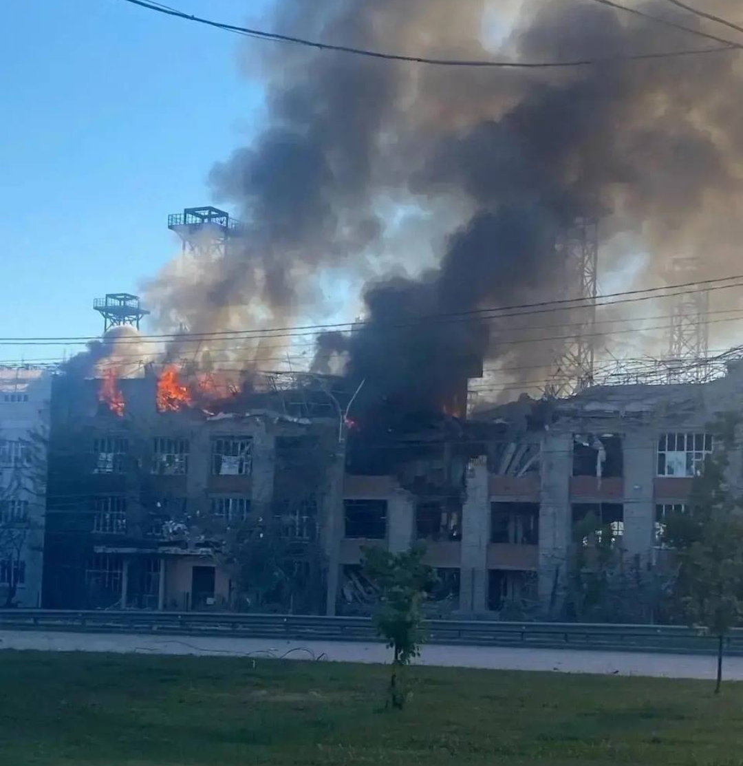 наслідки ураження заводу ракетами Фламінго