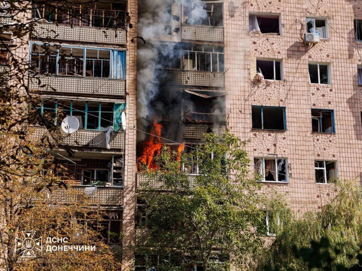 пожежа в житловій багатоповерхівці внаслідок російського удару
