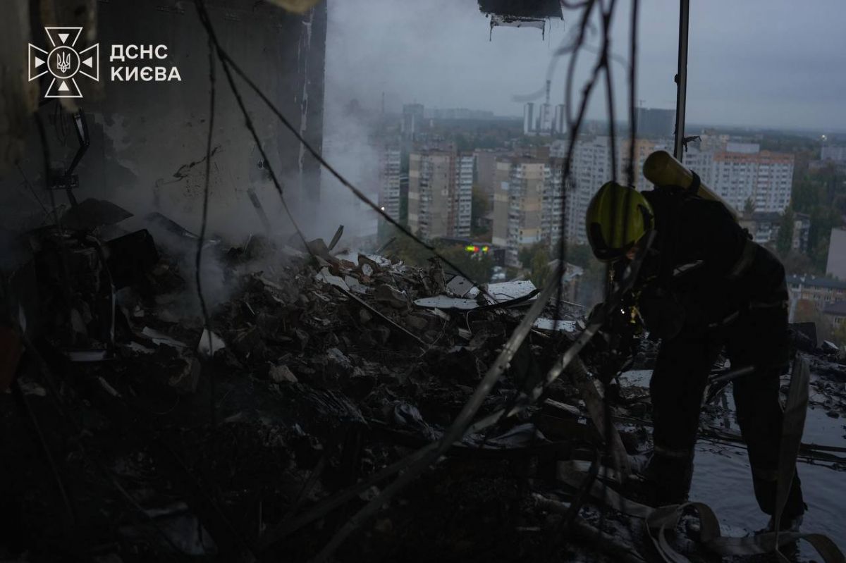 постраждала внаслідок російської атаки багатоповерхівка у Святошинському районі Києва