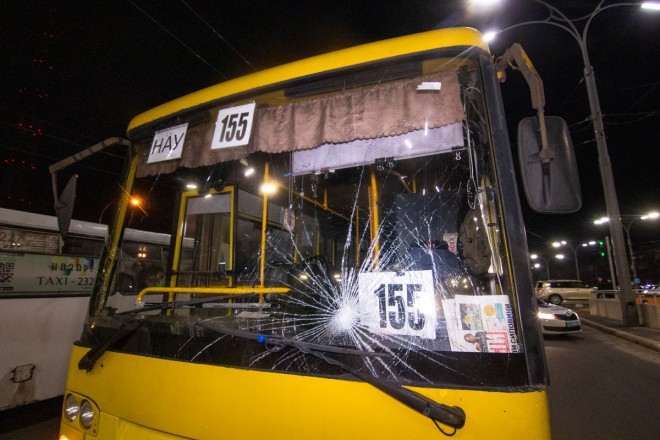 маршртутка 155 сбила пешеходов возле метро Дорогожичи