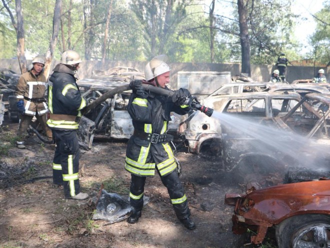 пожар на штрафплощадке в Киеве на Столичном шоссе, фото 3