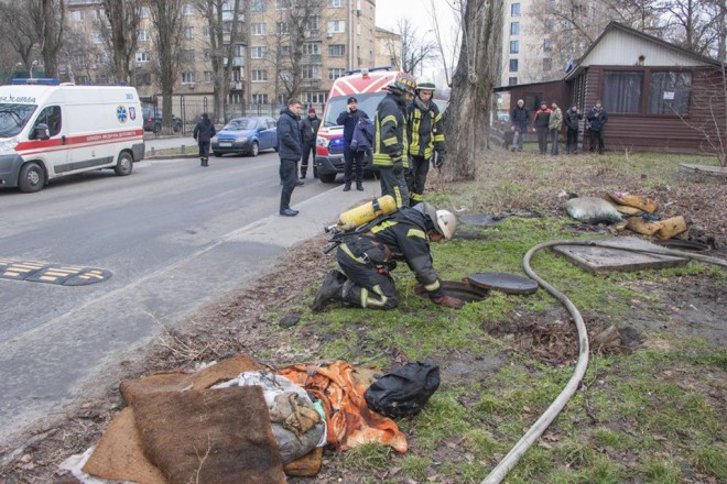 пожар в теплотрассе в Киеве на фото