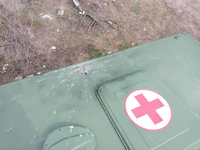 обстрел автомобиля с Красным крестом фото 1