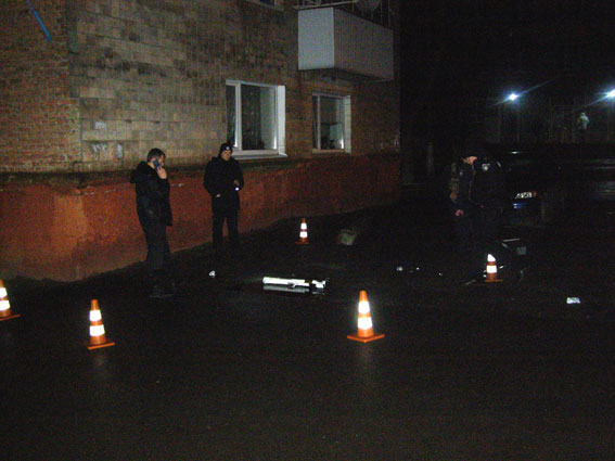 в Ровно выстрелили из гранатомета в здание патрульной полиции на фото 4