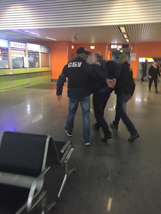 затримання в аеропорту одного з учасників угруповання з продажу людських органів на фото 2