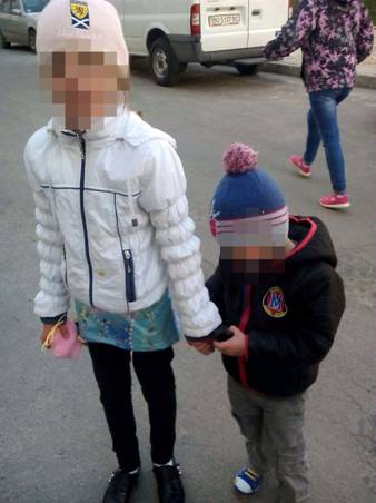 у Тернополі жінка зачинила своїх дітей у квартирі, а сама пішла п′янствувати на фото 4