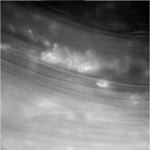 фотография 3 Сатурна, сделанная Cassini при сближении с ним