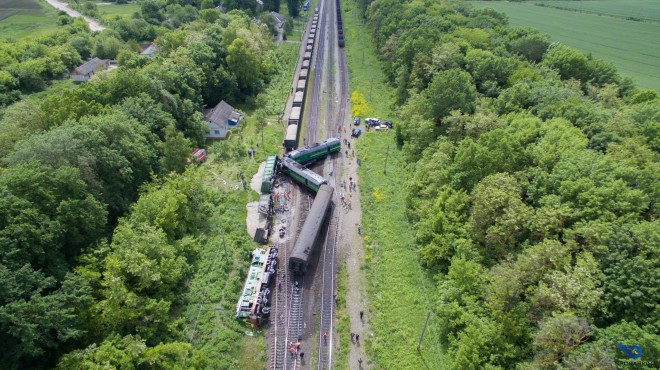 в Хмельницкой области пассажирский поезд столкнулся с грузовым на фото 3