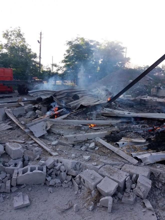 наслідок обстрілу проросійськими терористами населеного пункту Сартана на фото 5