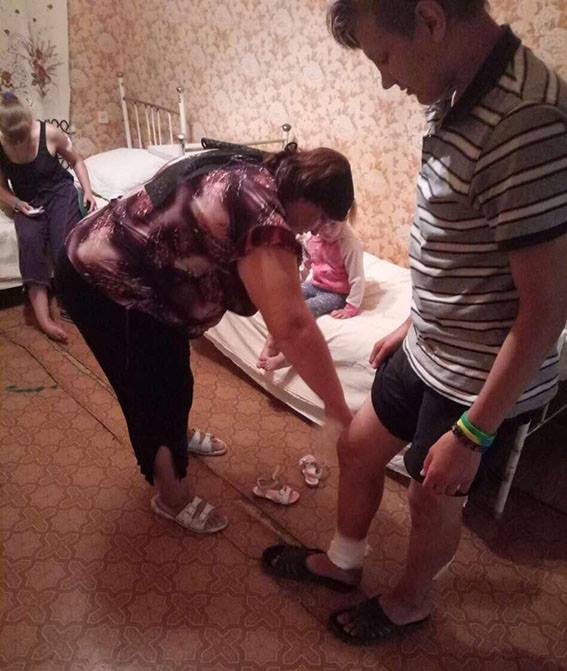 люди получили ранения во время обстрела террористами Марьинки