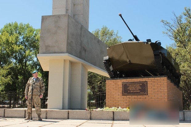взорван памятник в Луганске на фото 4