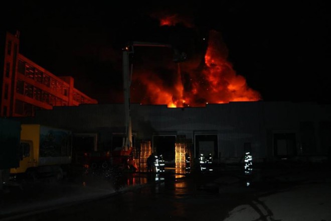 пожежа на складах на Віскозній, на фото 1