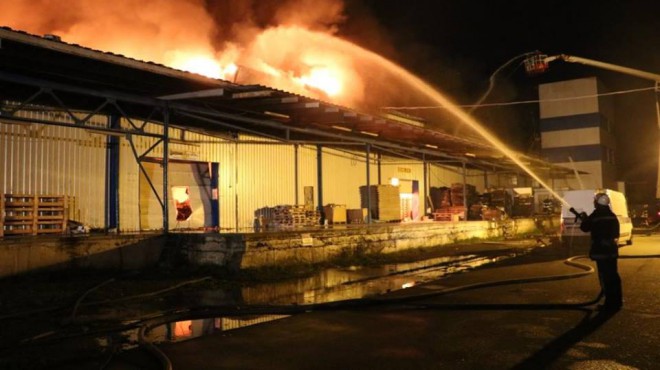 пожар на складах на Вискозной, на фото 3