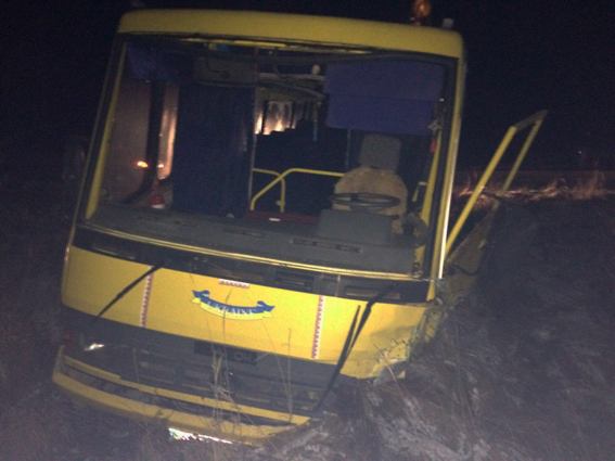 Авария со школьным автобусом в Коростенском районе Житомирской области на фото 1