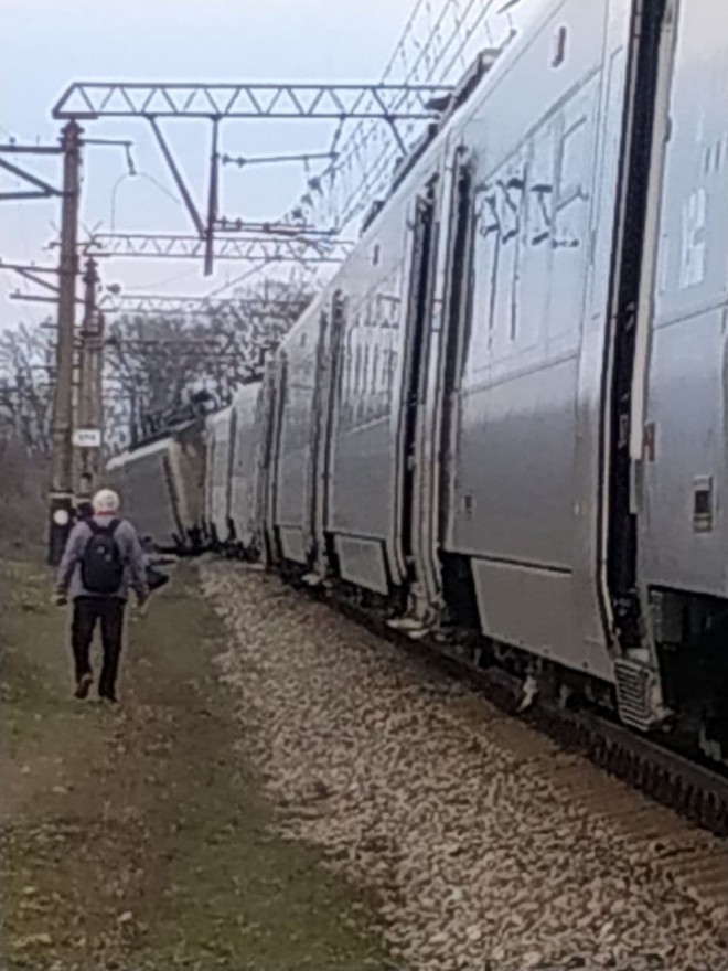 поезд Киев-Запорожье Интерсити сошел с рельсов на фото 3