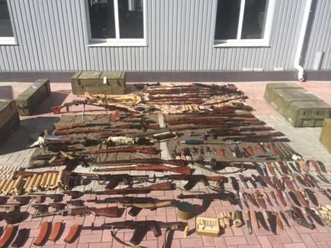 изъятое у сепаратистов в Луганской области оружие на фото 1