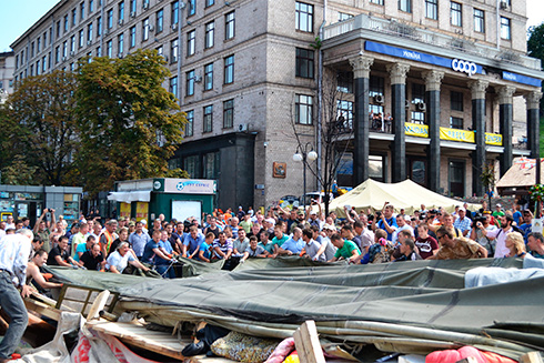 прибирання Майдану в неділю, 10 серпня на фото 5