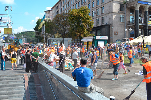 уборка Майдана в воскресенье, 10 августа на фото 7