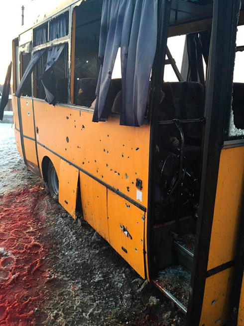 обстріляний терористами автобус під Волновахою на фотографії