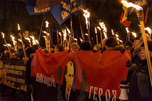 факельное шествие на честь Дня рождения Степана Бандеры на фото 2