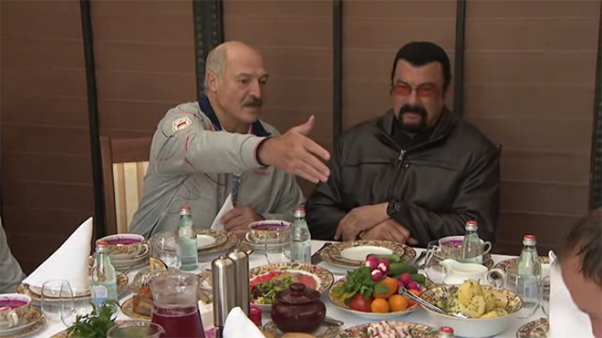 Сигал за столом у Лукашенко на фото