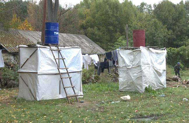 безпритульні в рабстві на фермі в Немирівському районі на фото 6