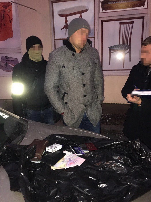 затримання інспектора Київблагоустрою на хабарі на фото 1