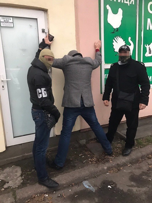 затримання інспектора Київблагоустрою на хабарі на фото 2