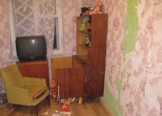 обстановка квартири, в якій жінка залишила своїх дітей, на фото 2
