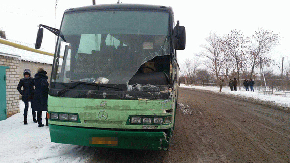 аварія автобуса і військового автомобіля на Луганщині на фото 2