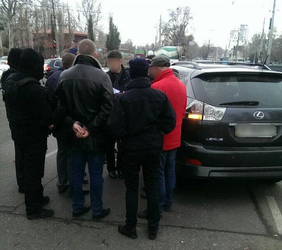 полицейские и активисты взяточники в Одессе на фото 2