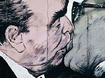 «Братский поцелуй» Брежнева с Хоннекером демонтируют