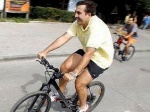 Саакашвили сломал плечо во время катания на велосипеде