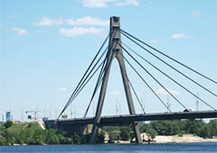 Движение по Московскому мосту ограничат - фото