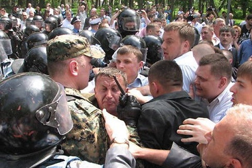 На 9 мая в Тернополе были потасовки - фото