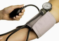С 15 до 17 мая киевляне смогут бесплатно проверить уровень сахара в крови и измерить артериальное давление - фото