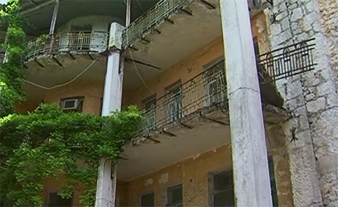 Милиция задержала должностных лиц санатория, в котором при обвале балкона погиб ребенок - фото