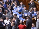 Оппозиция заблокировала работу парламента