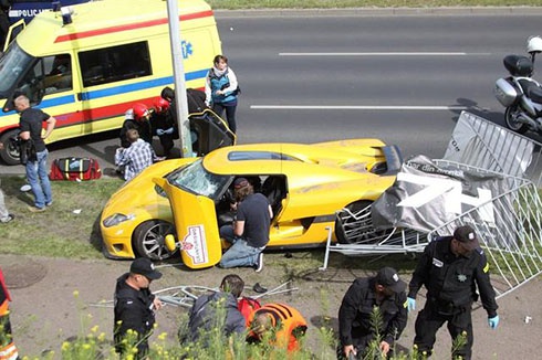 В Польше гоночная машина сбила 19 человек [видео] - фото