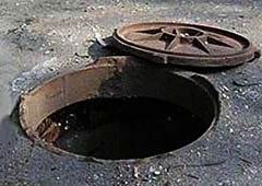 В Славянске в канализационном коллекторе погибли 2 человека - фото