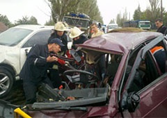 В Краматорске столкнулись три автомобиля - погиб человек и 9 получили травмы - фото